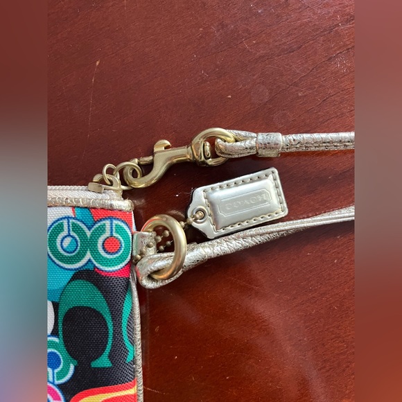 Coach Poppy Wristlet 🌸 - Picture 5 of 7